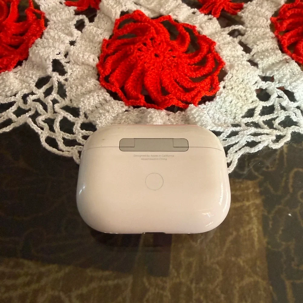 Apple Air Pods Pro 2 With Charging Case